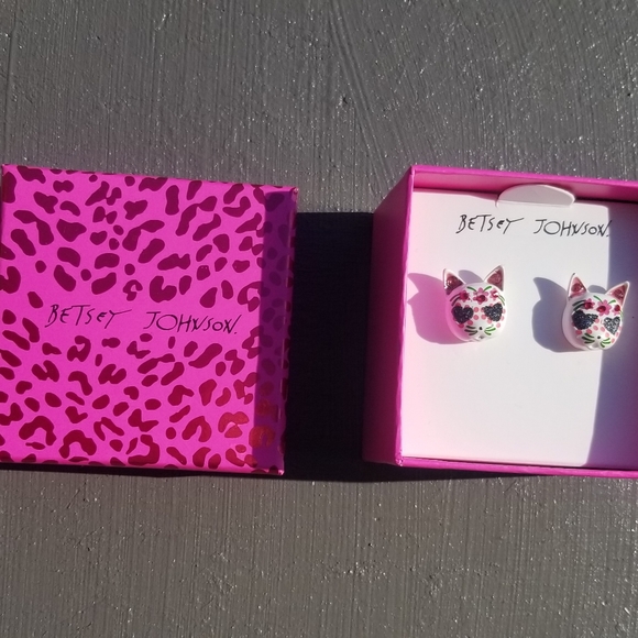 MEOW 🐱  Cat Sugar Skull Earrings - Picture 4 of 5